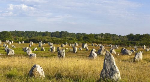 Les RDV du 13  : 5&nbsp;000 ans d&rsquo;histoire, les mégalithes de Carnac entrent au Patrimoine mondial